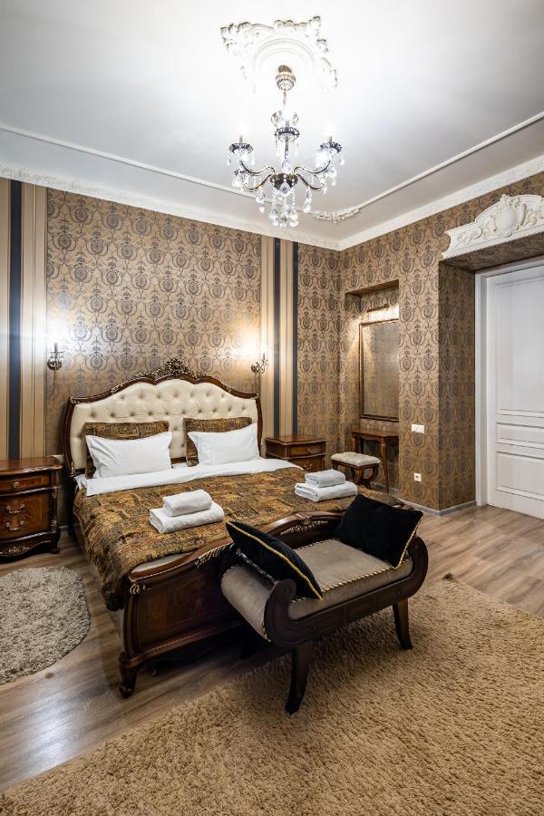 Classic Royal Central Apartment. Balcony And A/C Lviv Exterior foto